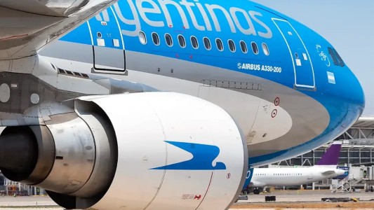Argentina debe pagar casi 400 millones de dólares por la nacionalización de Aerolíneas