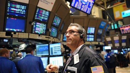 El riesgo país perforó el piso de los 700 puntos por primera vez desde febrero de 2019