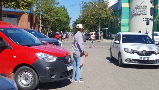 Santo Tomé: el Concejo prohibió la actividad de cuidacoches