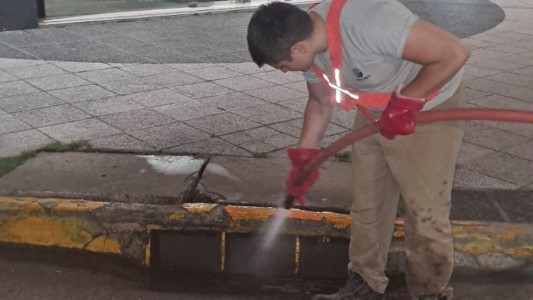 Trabajos de limpieza de desagües en la zona centro