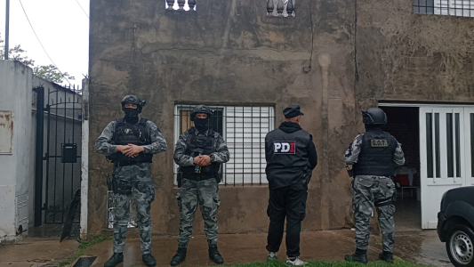 Rubó, huyó, perdió la billetera y lo encontraron: quedó detenido