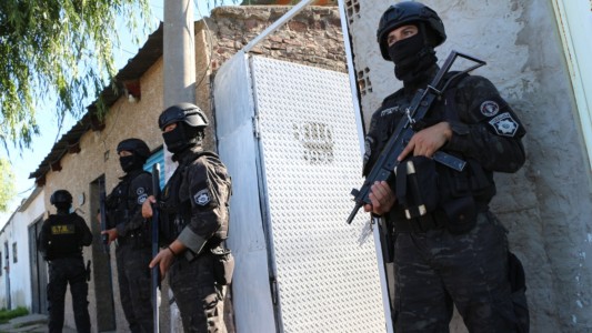 Cinco detenidos por microtráfico: secuestran millones, drogas y armas