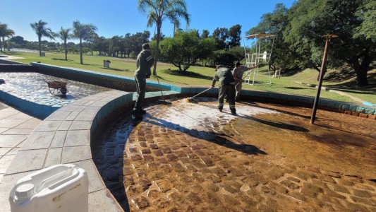 La Municipalidad realizó una limpieza en los piletones del Parque del Sur