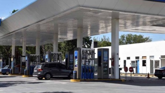 Estaciones de servicio: horarios de atención para este 24 y 25