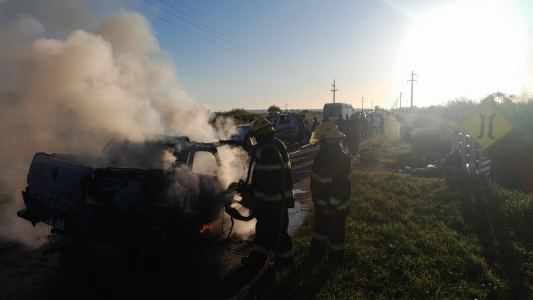 Chocaron contra un puente: Dos jóvenes heridos