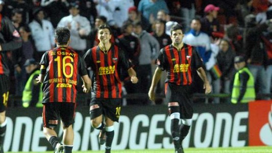 Colón busca goles y jerarquía: quién fue sondeado en las últimas horas