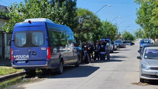 Realizaron allanamientos por el crimen de la mujer en barrio Santa Rosa de Lima