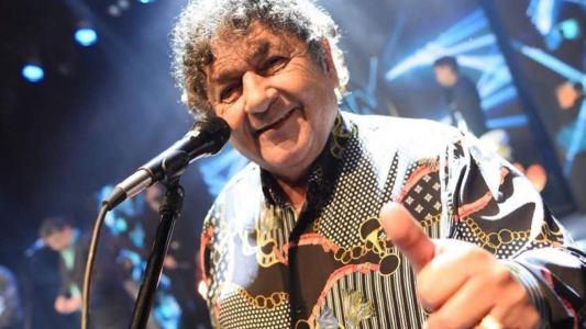 Notable mejoría: Cacho Deicas dejó terapia intensiva y está en sala común