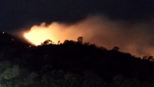 Tandil: devastador incendio forestal en el Cerro de la Cruz