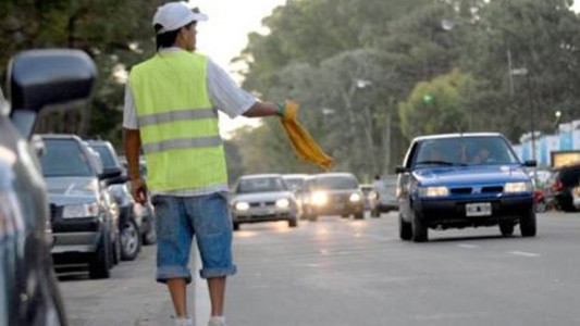 Cuidacoches en la ciudad: por dónde seguirán los controles del municipio