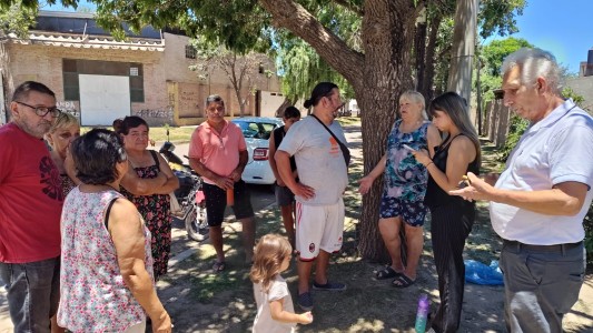 Vecinos de Cabaña Leiva reclaman por la presión del agua