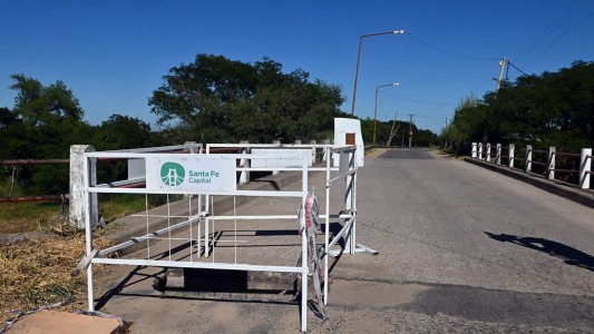 La Municipalidad repara el hundimiento sobre el puente de ingreso a Colastiné Sur