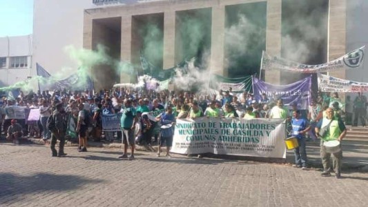 Trabajadores municipales paran y realizan protesta en el Palacio municipal