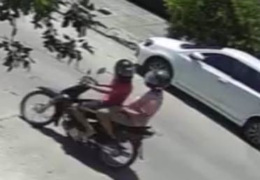 Volento robo en Fomento 9 de Julio: le apuntaron en la cabeza para robarle la moto