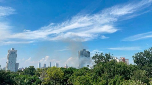 Columnas de humo se vieron durante el mediodía en la ciudad