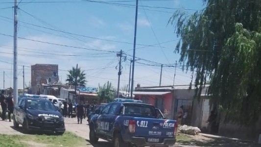 Asaltaron a una repartidora en barrio Barranquitas: el ladrón se atrincheró en su casa