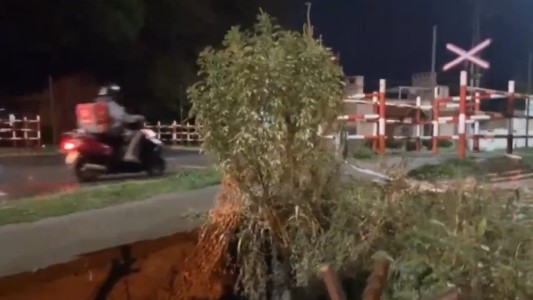 Otro socavón en Santa Fe: esta vez en Pje. Irala y Avenida Pte. Perón