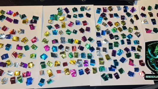 Secuestraron más de 200 envoltorios de estupefacientes en papel santinado