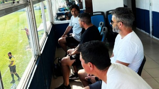 Ariel Pereyra fue a ver a los pibes de Colón