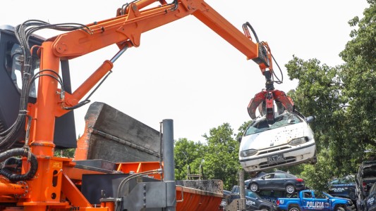 Se compactan 2.100 motocicletas y 700 vehículos en el Depósito Policial de Santa Fe