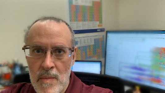 Uno de los científicos que respaldó la cuarentena de Alberto Fernández cruzó a Javier Milei