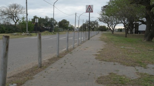 Cerrarán con tejido la pasarela peatonal frente a los boliches