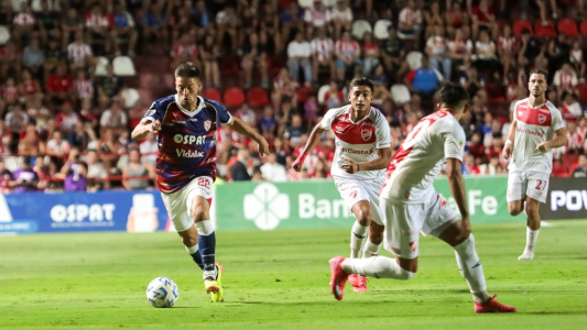 Unión perdió con Argentinos y los hinchas se fueron preocupados