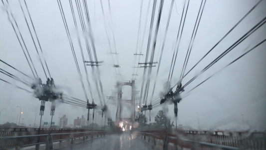 Cambios en el pronóstico del tiempo: Domingo con alerta naranja y lunes con lluvia