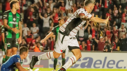 Los delanteros le dieron la primera alegría a Colón ante su gente