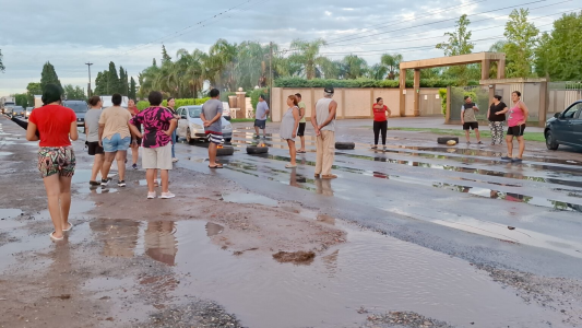 Vecinos de Recreo cortaron la ruta por los reiterados cortes de luz en la zona