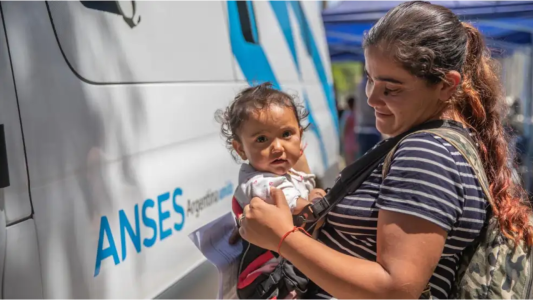 Aumentan las asignaciones familiares y AUH: fijan nuevos montos y rangos salariales