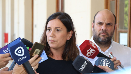 Policías posaban en redes con sus armas reglamentarias: los pasaron a disponibilidad