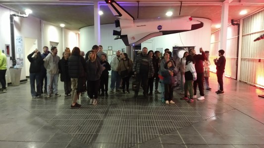 Luna Roja: santafesinos se acercaron al CODE para observar el eclipse