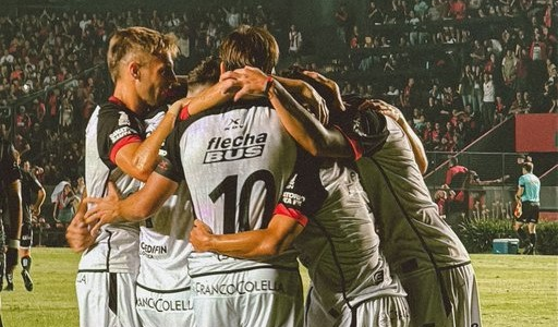 Colón tuvo el mérito de la eficacia y festejó en Santa Fe