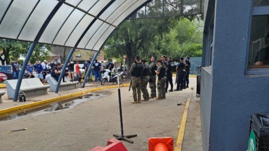 Batalla campal en el Hospital San Roque de Gonnet: tiroteo entre presuntos barras con vínculos sindicales