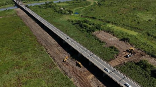 Tras la polémica con Vialidad Nacional, Pullaro recorrió las obras en el Puente Carretero