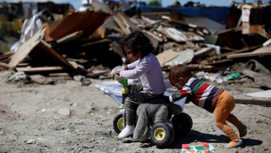 La pobreza golpea a más de la mitad de los chicos y adolescentes