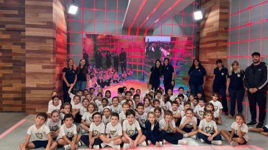Alumnos del Colegio Adoratrices recorrieron las instalaciones de Telefe Santa Fe