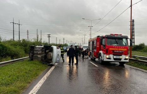 Una mujer quedó atrapada tras vuelco en Circunvalación Oeste