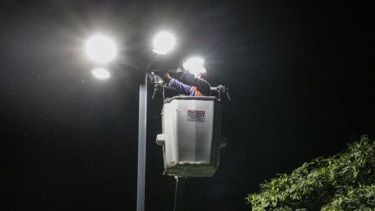 Plan de iluminación: durante abril se trabajará en 13 barrios de la ciudad