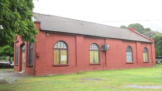 Se presentaron dos oferentes para reparar la cubierta del edificio secundario del Predio Ferial