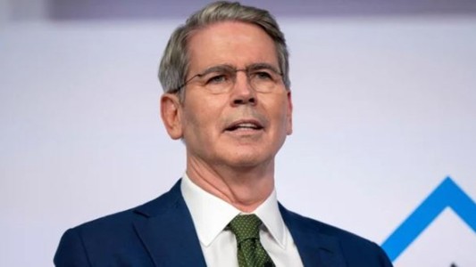 El secretario del Tesoro de EEUU llegó al país y tendrá una reunión clave con Milei