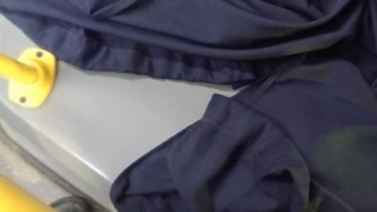 Insólito robo: lo detuvieron por querer las cortinas de un colectivo