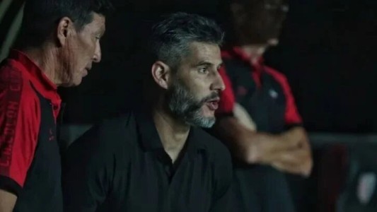 Colón enfrenta a Chacarita y Pereyra se juega su continuidad