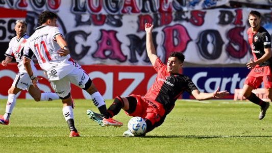 Más lejos de la punta: Colón perdió ante Chacarita
