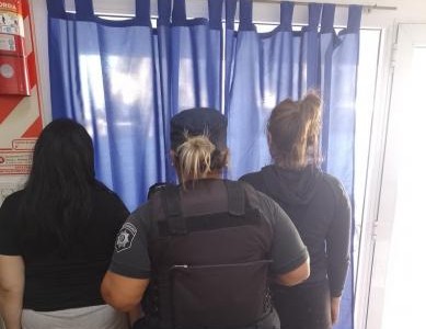 Detuvieron a tres mujeres que se pelearon frente a un jardín de infantes