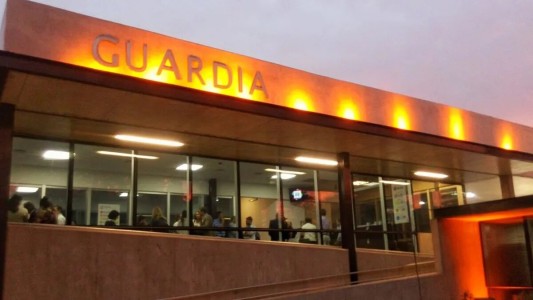 Un motochorro robó, huyó, chocó y terminó internado