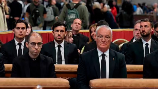 Cuatro futbolistas de la Selección argentina despidieron al Papa Francisco