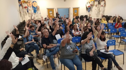 Estatales y docentes definen si aceptan la oferta del Gobierno de Santa Fe