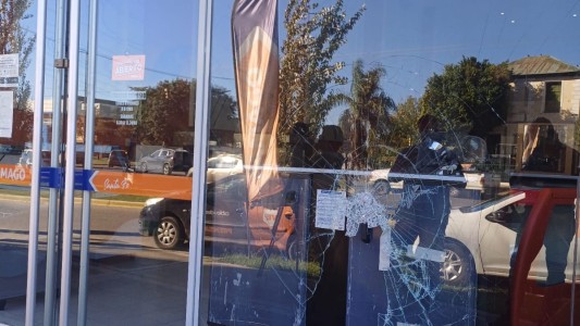 Inseguridad: rompió de un piedrazo la vidriera y se llevó una balanza